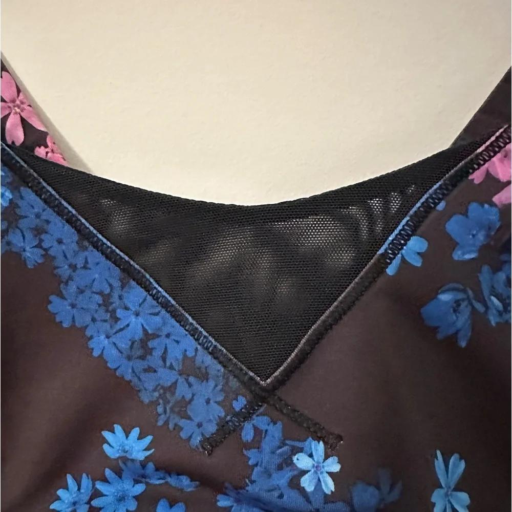 Lululemon Athletica Floral Sports Bra | Size 6 - Picture 6 of 8